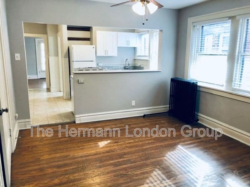 Saint Louis Condo: 4936-4938 Potomac