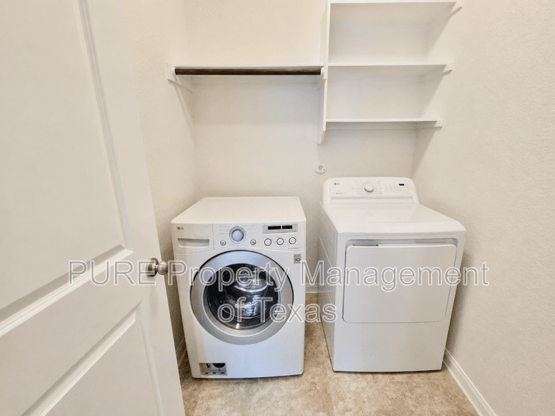 Austin House: 615 Linares Ln