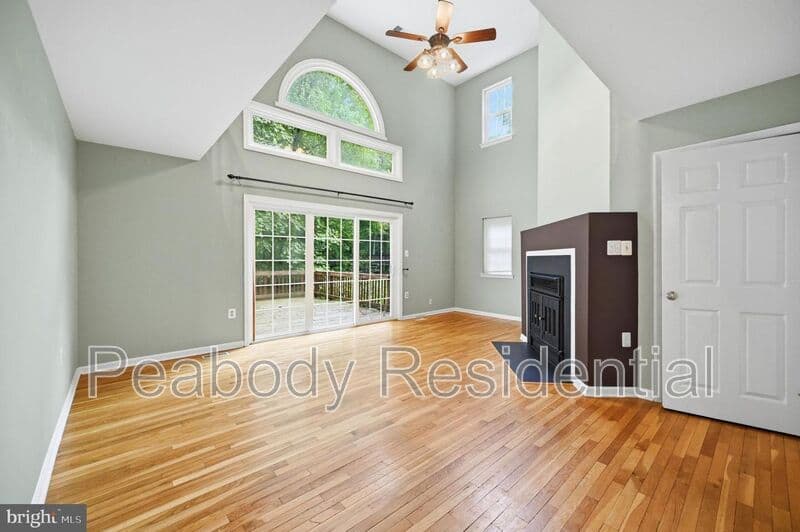 Reston House: 1649 Bennington Hollow Ln