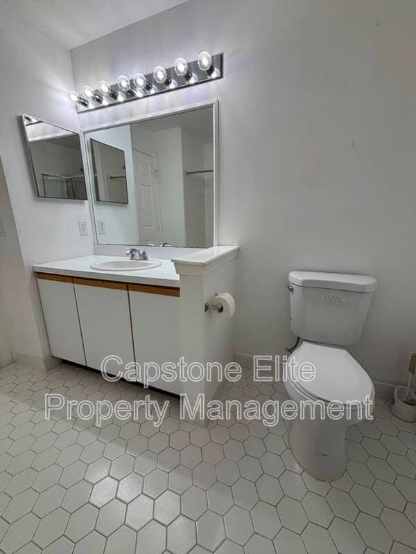 Newark Condo: 20 Ashby Lane