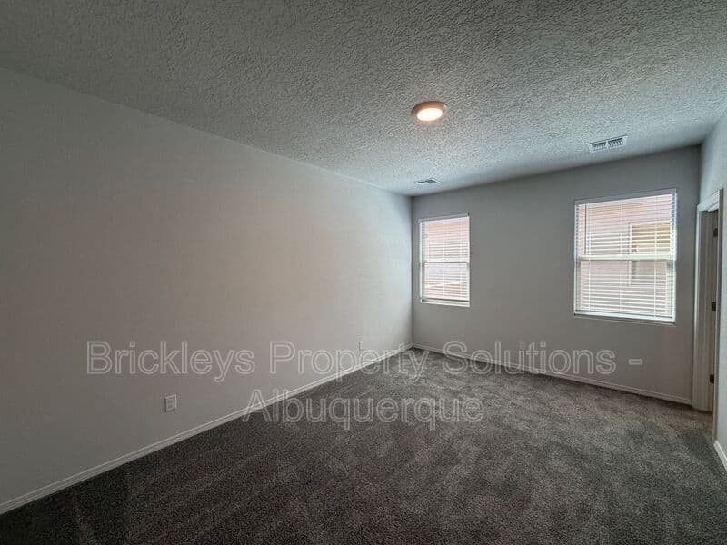 Albuquerque House: 6118 Chicago Dr SE