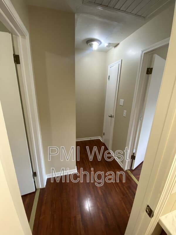 Grand Rapids Townhome: 6081 In The Pines Dr SE