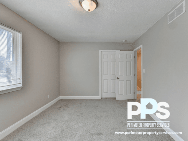 Atlanta House: 390 West Lake Avenue