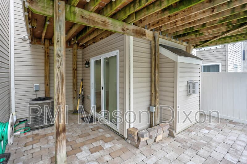 Baltimore House: 8434 Stansbury Lake Drive