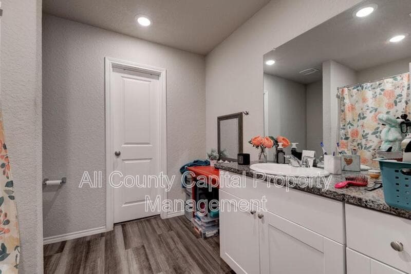 New Braunfels House: 1921 Cisticola