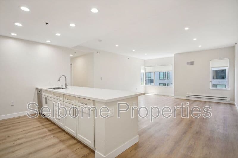 Oakland House: 1401 Jackson Street