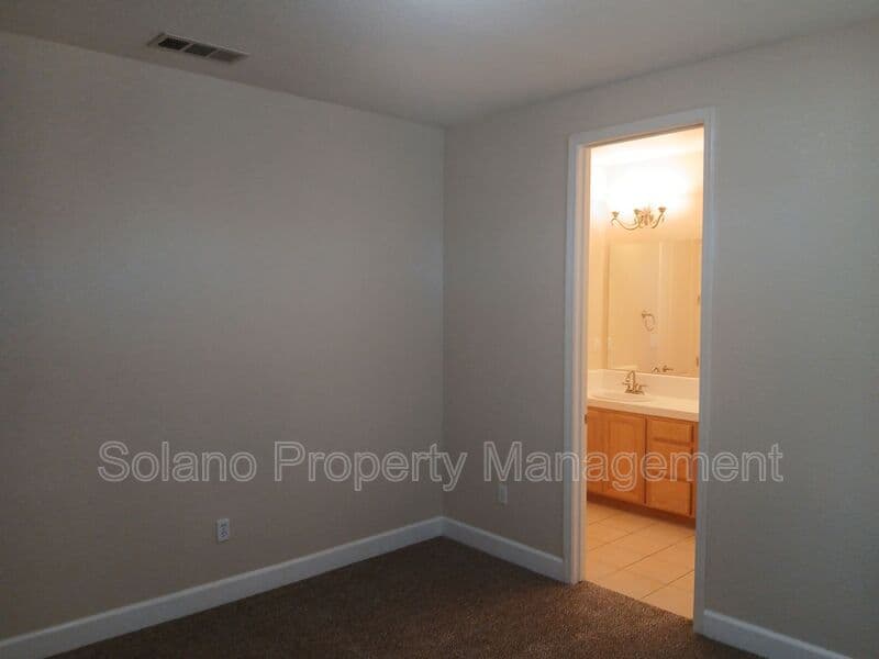 Vacaville House: 2167 Newcastle Dr.