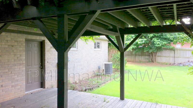 Fayetteville House: 4747 W Mayflower Ct