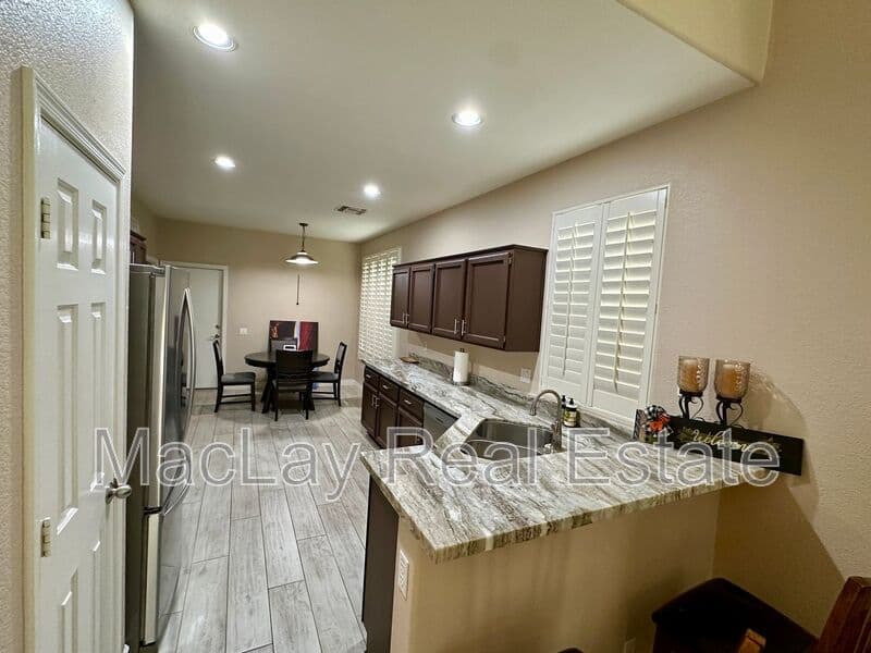 Sun Lakes House: 23724 S Pleasant Way
