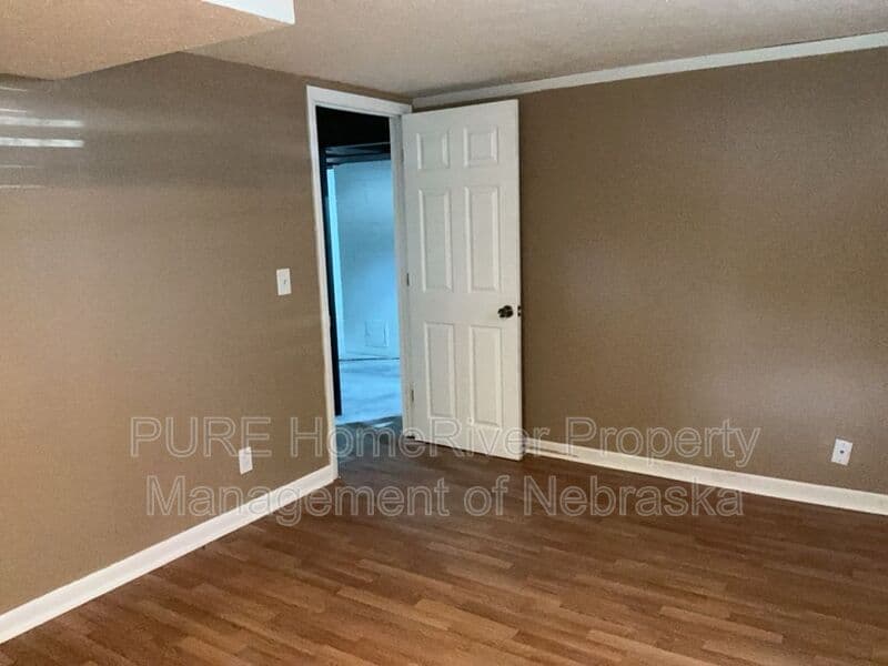 Omaha House: 5236 Ames Ave