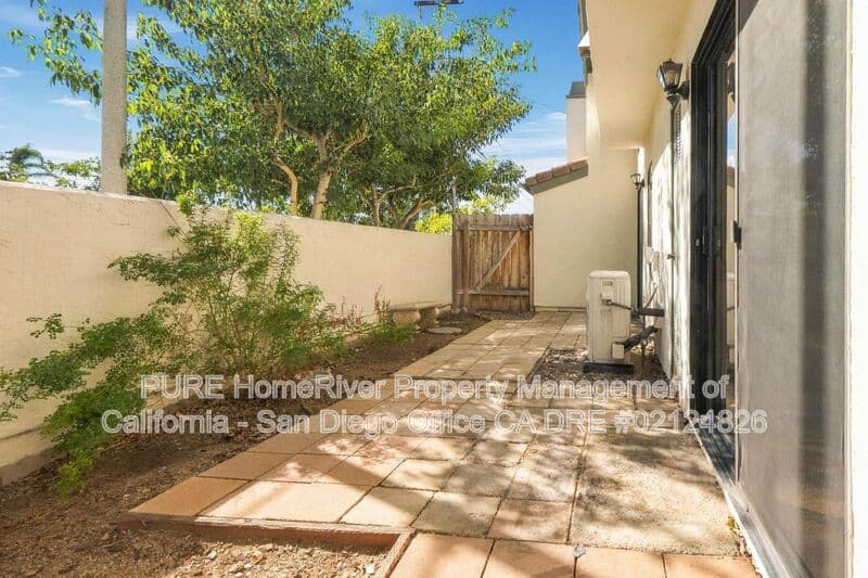 Escondido House: 1007 Howard Ave