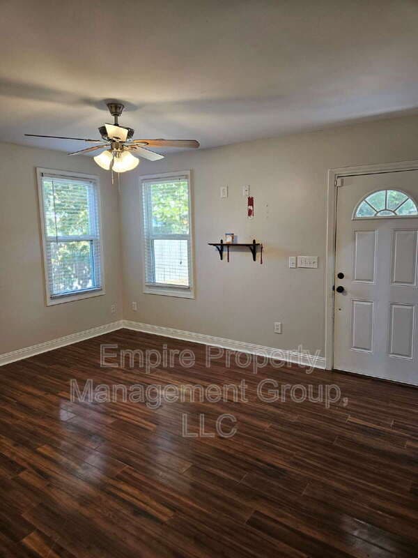 Columbia House: 2728 Kingswood Dr