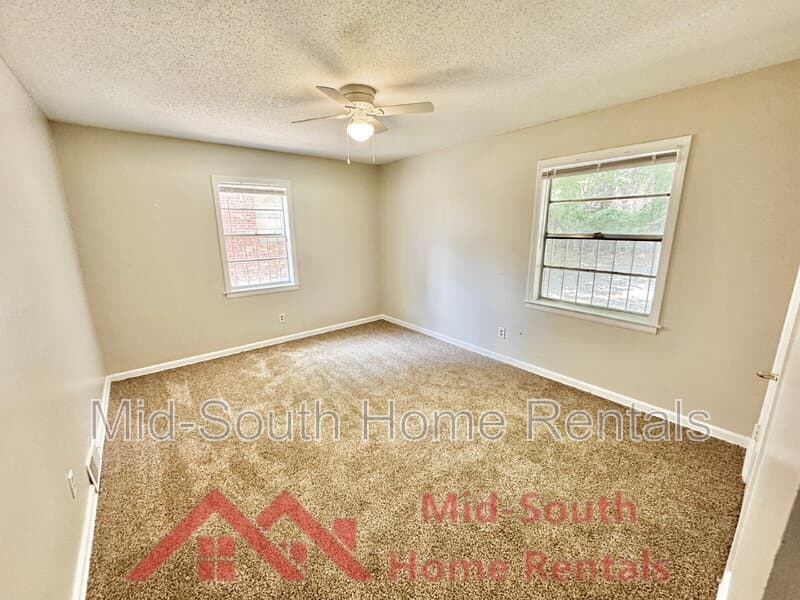 Memphis House: 2168 Carnes Ave