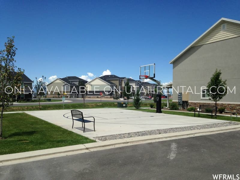 Vineyard Condo: 202 N 725 E