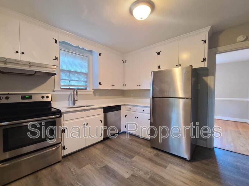 Richmond House: 6731 Forest Hill Ave