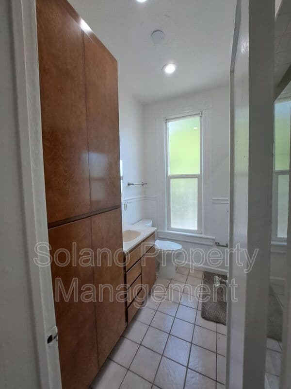 Vacaville Condo: 534 West St.