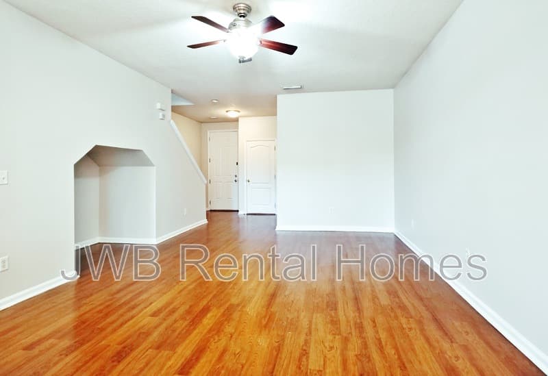 Jacksonville Townhome: 2394 Sunset Bluff Dr