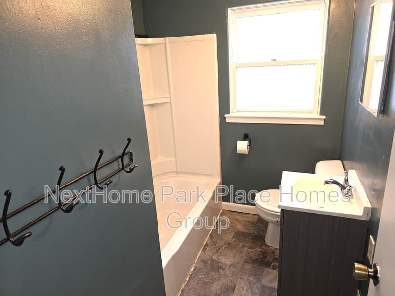 Midland House: 2908 Dartmouth Drive
