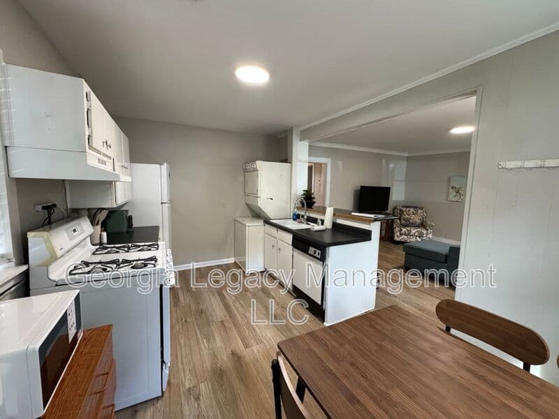 Athens House: 275 Boulevard Heights