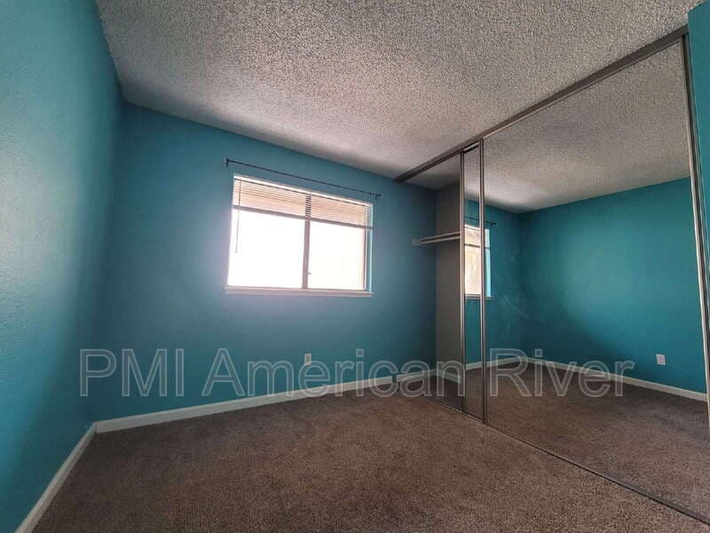 North Highlands Condo: 3939 Madison Avenue