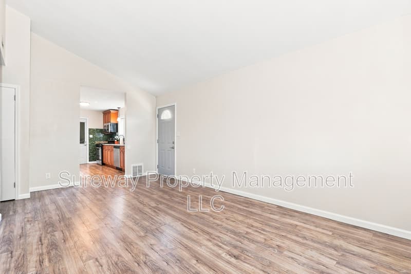 Mount Holly House: 213 Cardinal Lane
