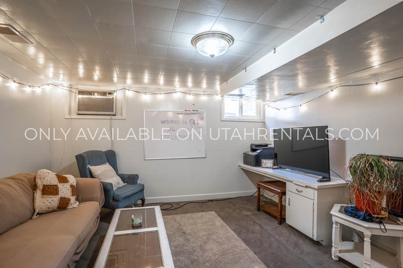 Provo House: 547 E 400 N