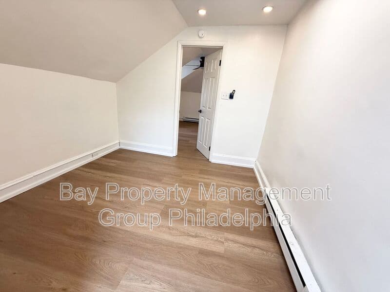 East Lansdowne Condo: 171 Lewis Ave