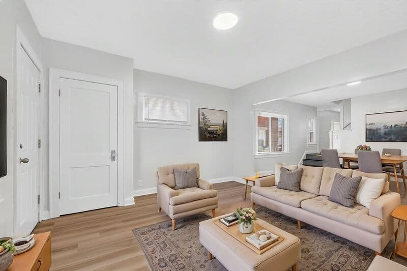 Columbus House: 2823 Sullivant Ave