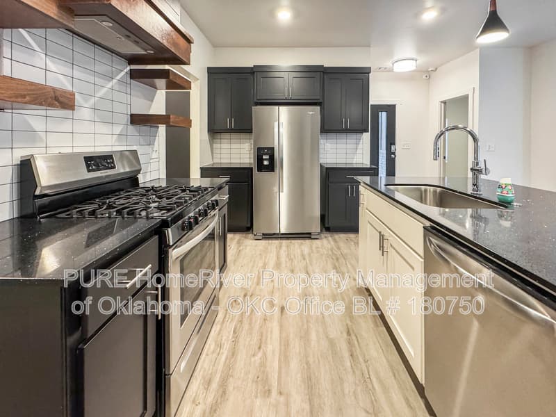 Arcadia House: 305 E 7th St