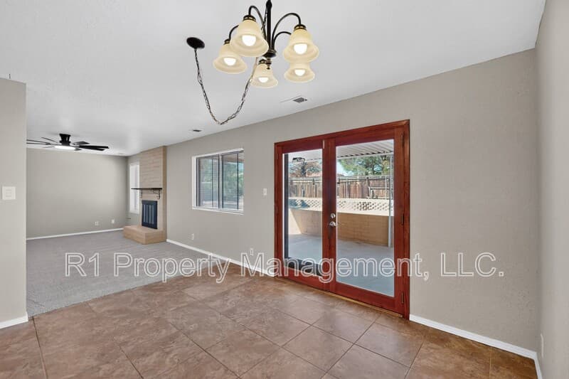 Rio Rancho House: 209 Villa Verde Drive Southeast