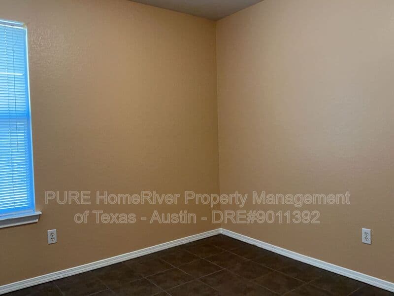 Round Rock Condo: 1001-A Christopher Ave