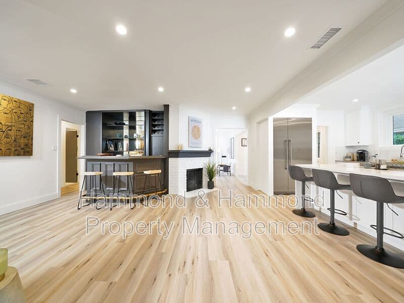 Sherman Oaks House: 15440 Varden St.