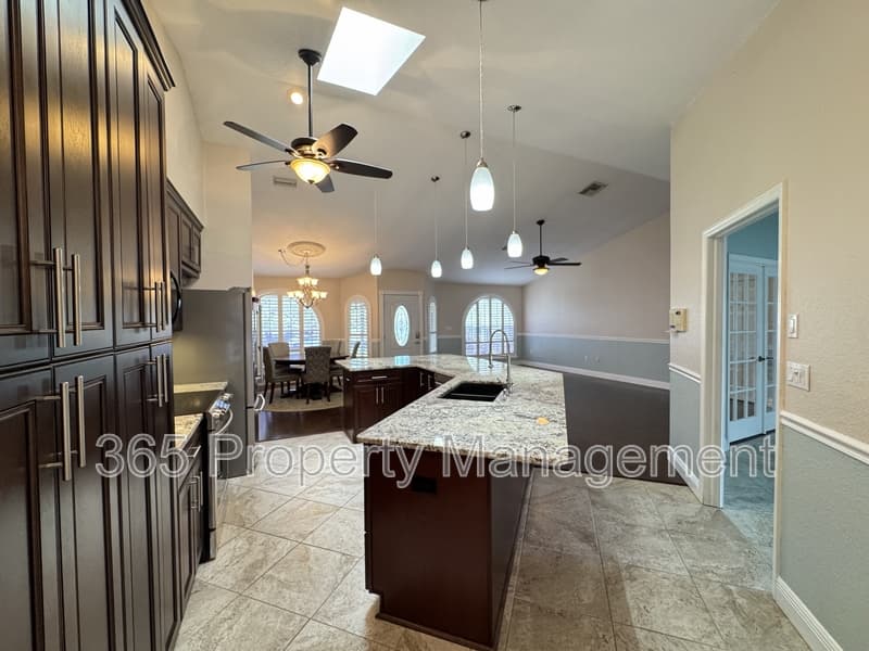 Spring Hill House: 6153 Mountain Way Avenue
