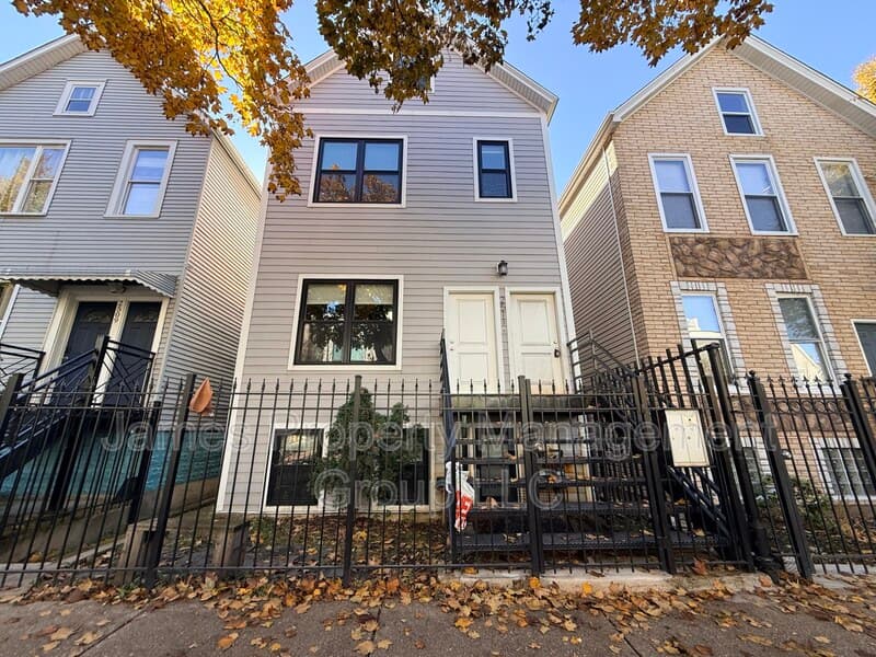 Chicago Condo: 2511 W Cortland St - 1
