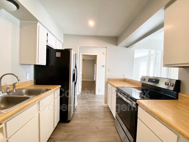 Arlington House: 3809 Tamarron Ln