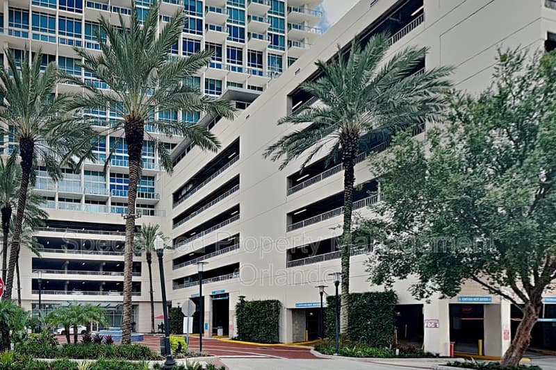 Orlando House: 150 E Robinson St