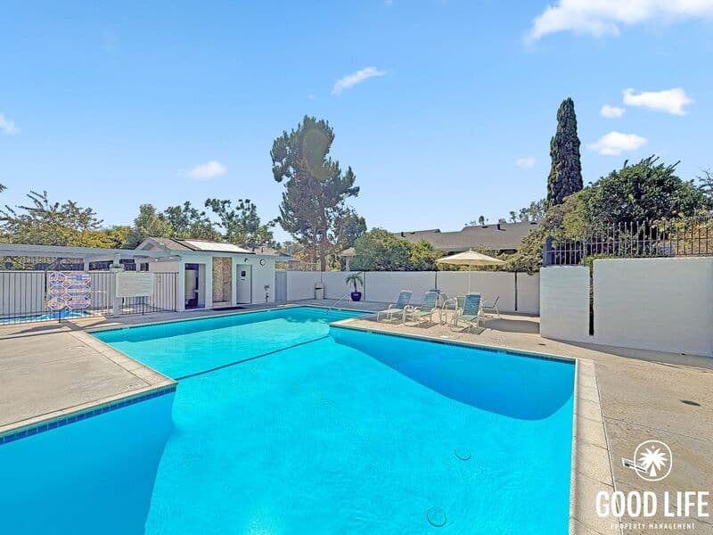 La Jolla Townhome: 8013 Caminito Gianna
