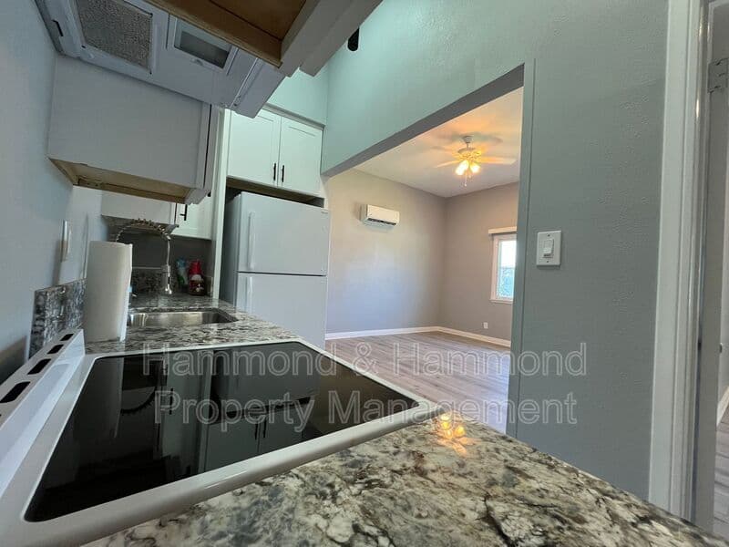 Woodland Hills House: 23242 Victory Blvd.