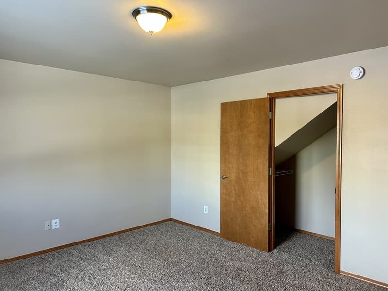Lynden House: 1676 Lexi Loop - B
