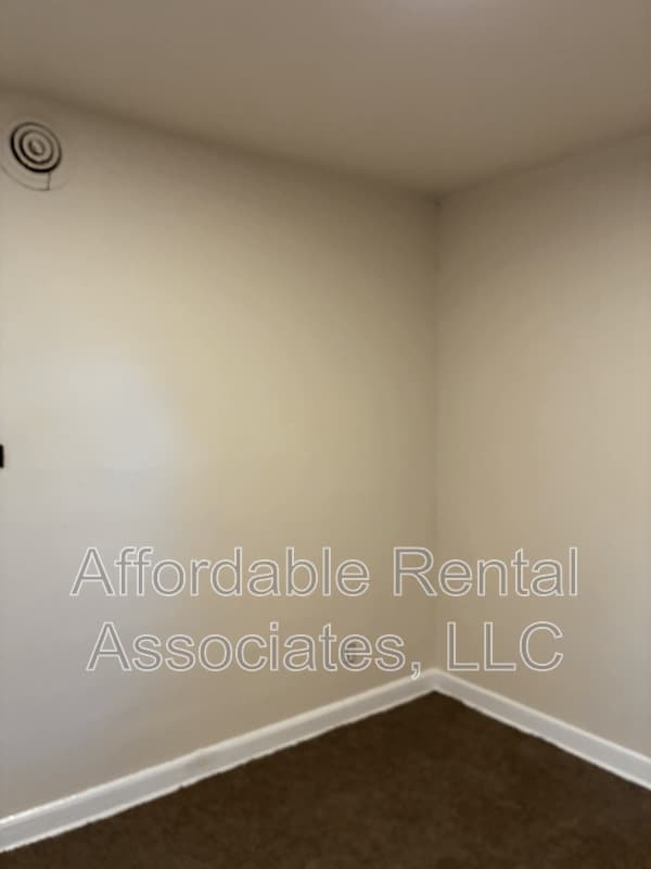 Milwaukee Condo: 2360 S 16th ST