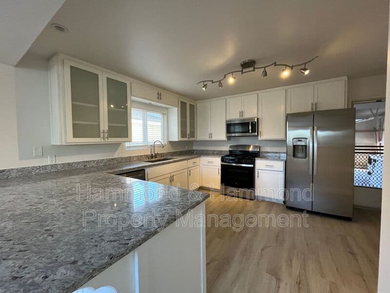 Thousand Oaks House: 832 Masterson Dr