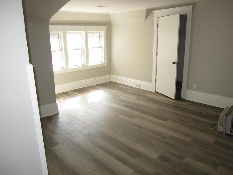 Elgin Condo: 119 Tennyson Court - 3