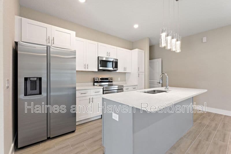 Poinciana House: 302 Elderberry Ct