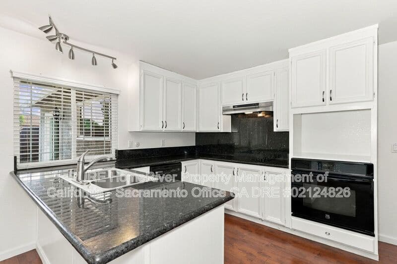 Carmichael House: 4924 Olive Oak Way