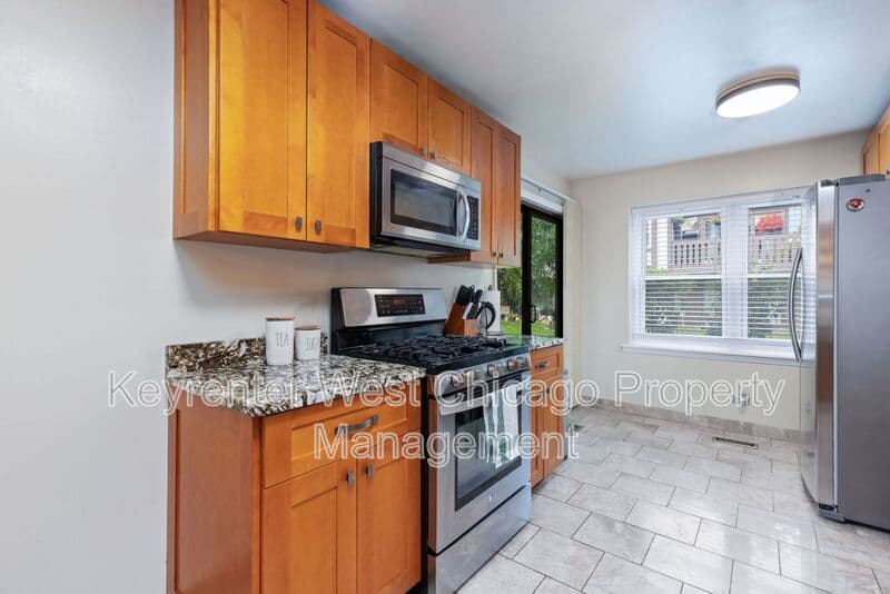 Rolling Meadows House: 2930 Northampton Dr
