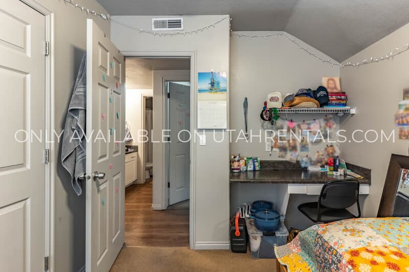 Provo House: 866 E 700 N
