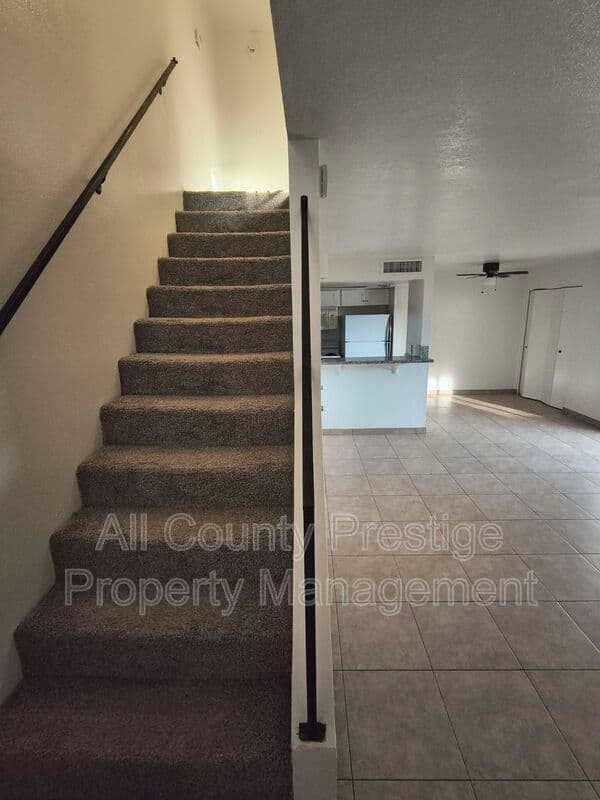Glendale Townhome: 7524 N 47th Dr.