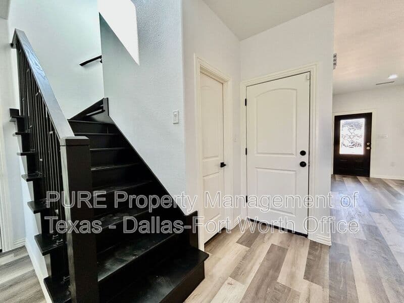Granbury House: 915 Bobcat Trail