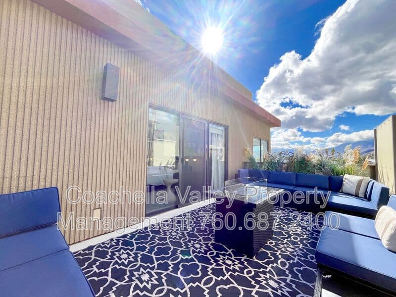 Palm Springs House: 353 Cheryl Dr