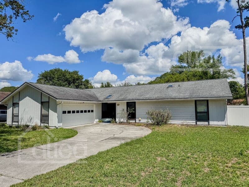 Orange Park House: 1959 Sussex Dr N